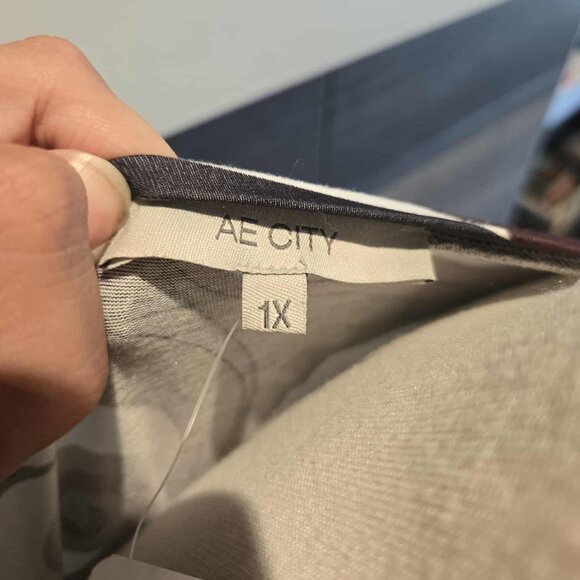 AE City Abstract Print Belted Tunic Dress Size 1X - Picture 3 of 3